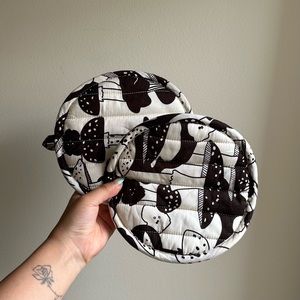Baggu Mushroom Pot Holders